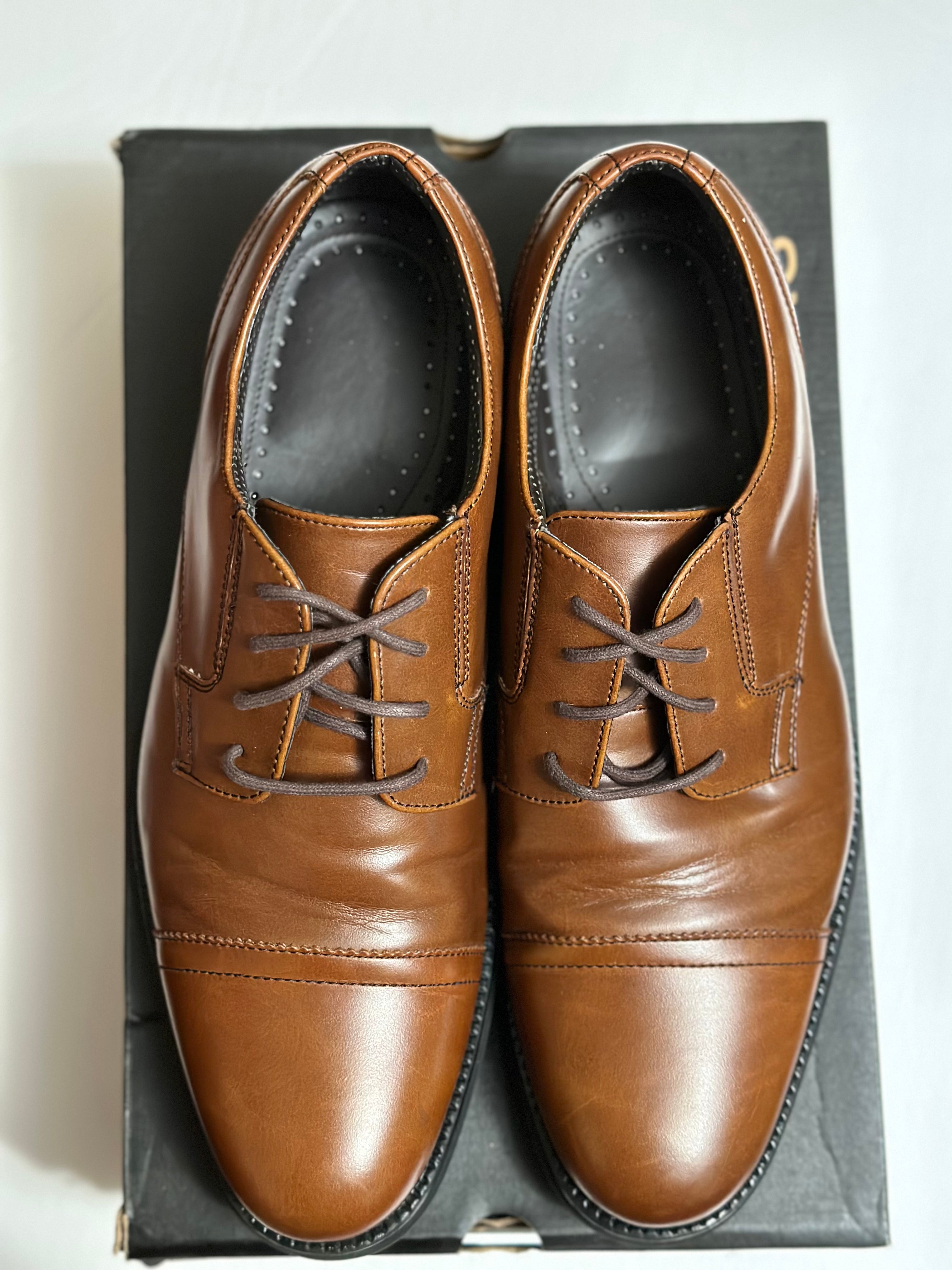 DOCKERS Oxford Brown Dress Shoes in size 11