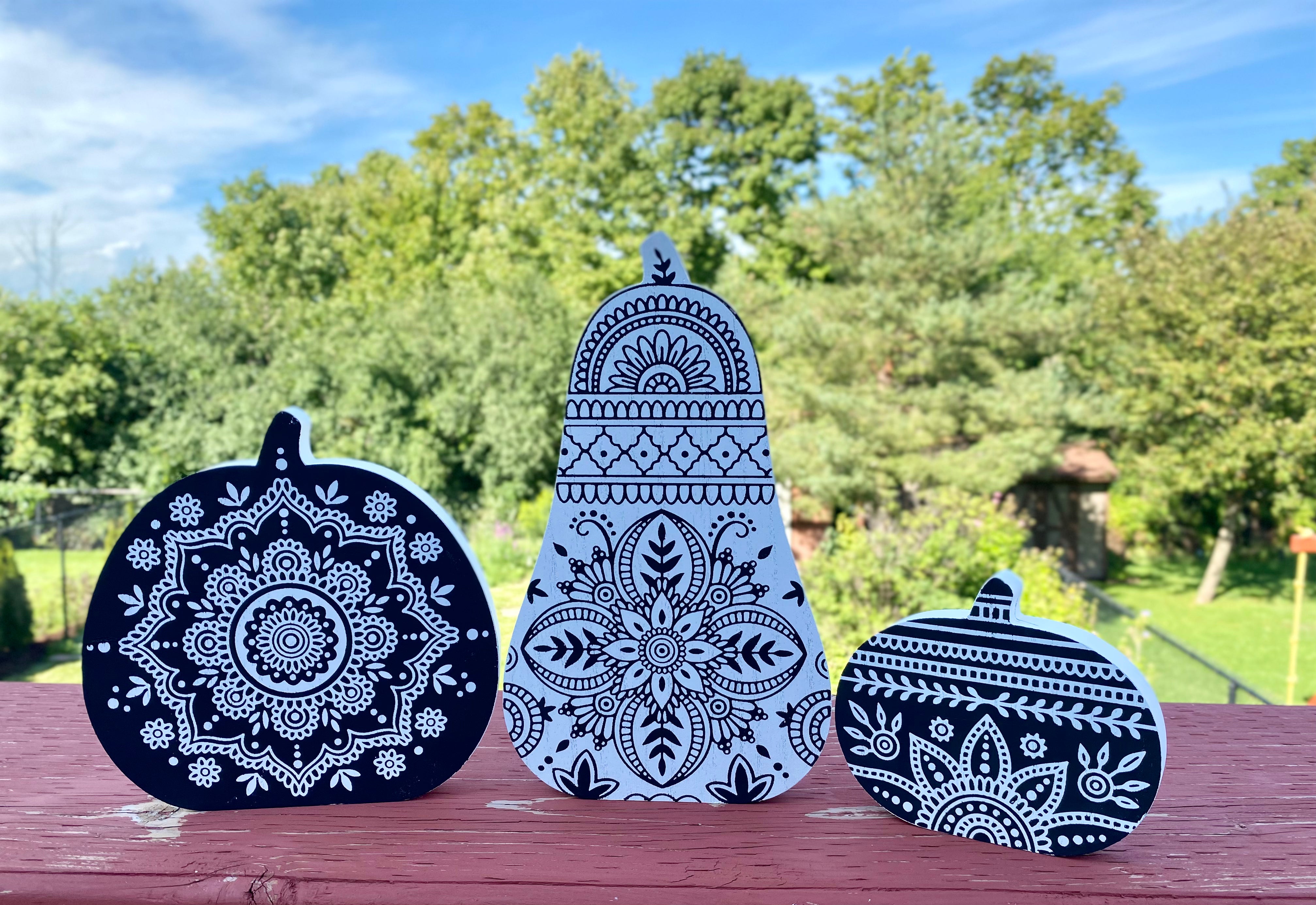 Wooden Pumpkins Cutout Decor
